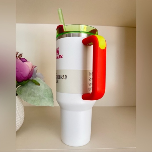🎉LAST PIECE🎉 Stanley 40oz. Quencher H2.0 FlowState Tumbler White Neon - Picture 4 of 7
